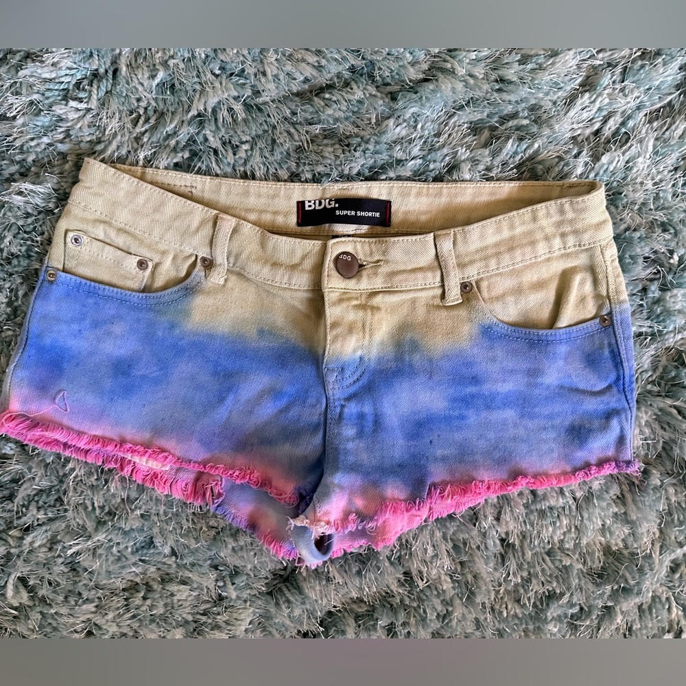BDG super shortie shorts size 29   (0187)